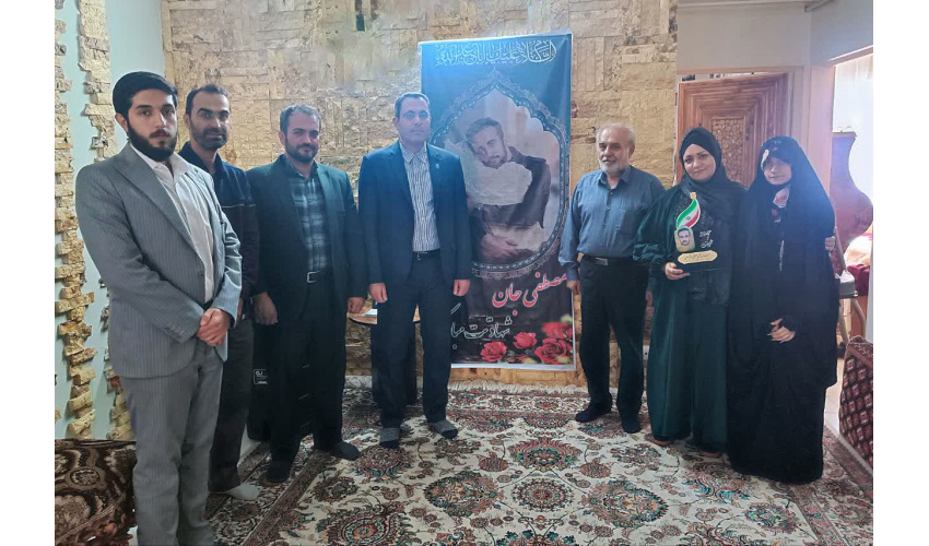 به نمایندگی از رئیس دانشگاه تبریز؛ دیدار رئیس دانشکده فنی و مهندسی میانه با خانواده شهید مهندس مصطفی کاظمی در قزوین